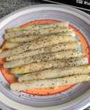 Espárragos a la plancha con sal negra