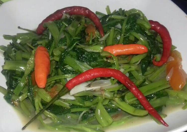  Resep  Tumis  kangkung  tips agar tetap hijau oleh Nadin 