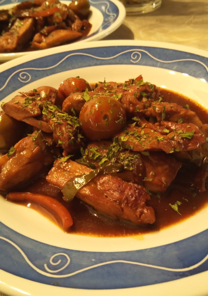 Una foto de Contramuslos de Pollo con Soja, Ponzu, Naranja y Miel con Verduritas al Wok a la Mantequilla