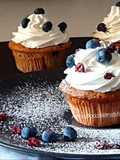 Cupcakes vegan ai frutti di bosco, mele e panna al limone