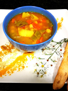 Una foto de Sopa de verduras especiada