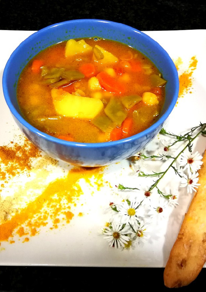 Una foto de Sopa de verduras especiada