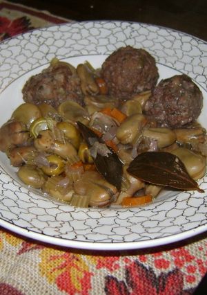 Una foto de Habas con albóndigas