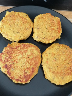 Une photo de Galettes de légumes et pois chiches