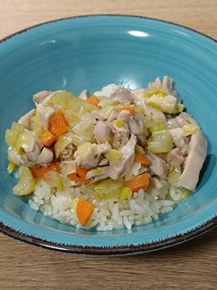 Una foto de Pollo en juliana de verduras al Jerez