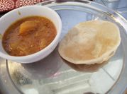 A picture of pani puri aloo
