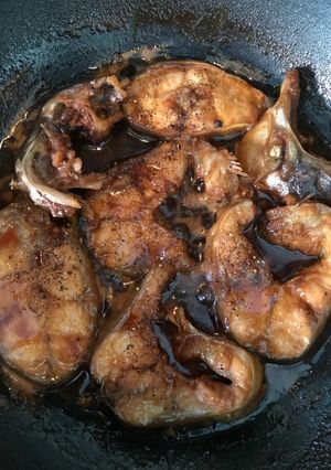 Hình của món Cá bông lau kho tộ.