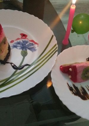 A picture of Kiwi yogurt cream cheese cake.