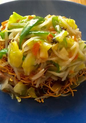 A picture of Deep fried noodles.
