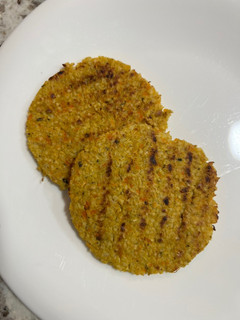 Una foto de Hamburguesas de mijo veganas