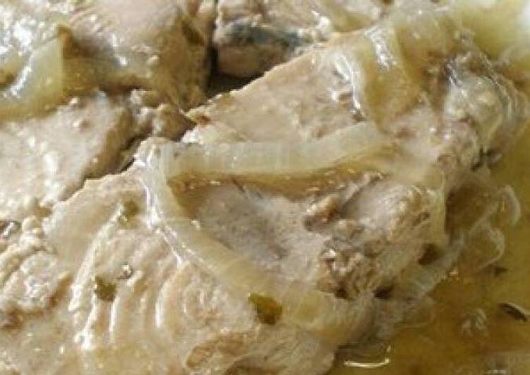 Atún encebollado