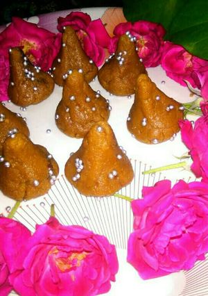 A picture of Biscuits modak with tutifruti filling.