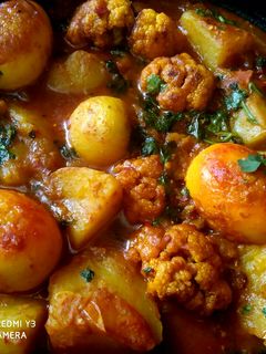 আলু ফুলকপি দিয়ে ডিমের রসা (aloo fulkopi diye dimer rasa recipe in Bengali) রেসিপির প্রধান ছবি