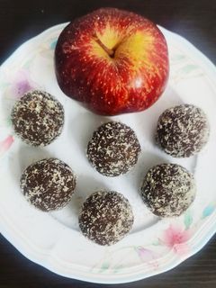 ஆப்பிள் பிஸ்கட் கேக் (ஆப்பிள் biscuit cake recipe in tamil) செய்முறை முக்கிய புகைப்படம்