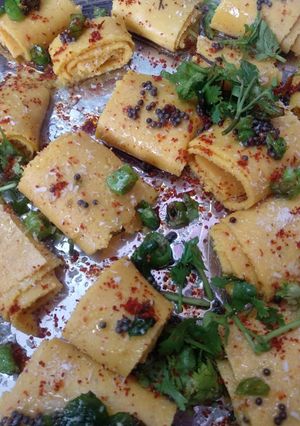 खांडवी (khandvi recipe in Hindi) रेसिपी मुख्य फोटो