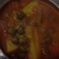 A picture of Green Chickpeas with Potatoes.