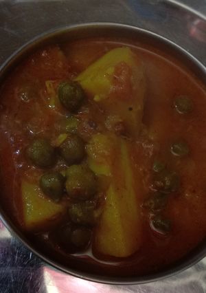 A picture of Green Chickpeas with Potatoes.