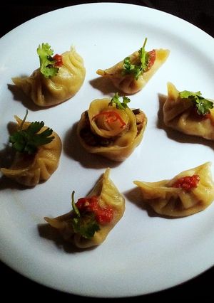 চিকেন মোমো (chicken momo recipe in bengali) রেসিপির প্রধান ছবি