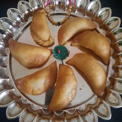 A picture of Coconut karanji (gujiya).