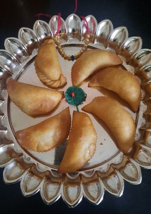 A picture of Coconut karanji (gujiya).