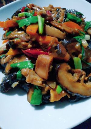 Foto resep 14.Cumi shitake saus tiram