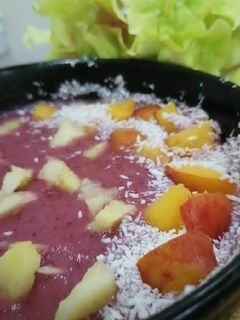 صورة لوصفة سموذي لذيذ مشكل 🍓🍇🍌🍑🥭🍍