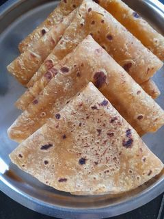 गाजर मुळ्याचा पराठा (Gajar Mulyacha Paratha Recipe In Marathi) रेसिपी चे मुख्य फोटो