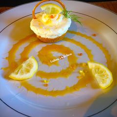 A picture of Mini lemon cheesecake:.