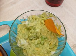 Una foto de Dip de palta y yogurt