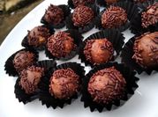 Gambar bola-bola coklat meses