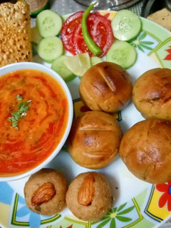 दाल बाटी चूरमा (Dal bati churma recipe in hindi) रेसिपी मुख्य फोटो