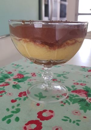 Una foto de Mousse de chocolate y crema de limón