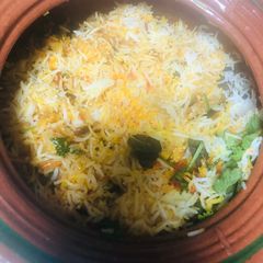 A picture of Mattka chicken biryani.