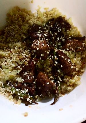 A picture of Soy garlic chicken with caulirice.
