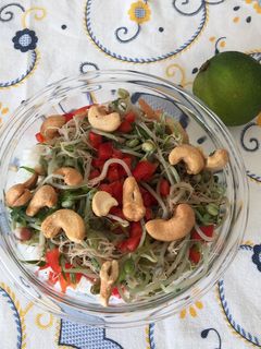 Foto de Bowl de Rebentos de Feijão Mungo 🥜