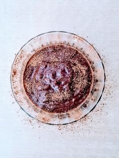 Una foto de Mousse saludable de pera y cacao en 5 minutos 🍐 🍫 Postrecito de pera plant based, low carb, 4 ing