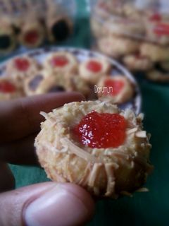 Foto resep Crunchy Strawberry Cheese Thumbprint Cookies💟