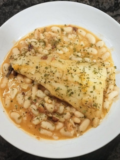 Una foto de Bacalao con judía blanca