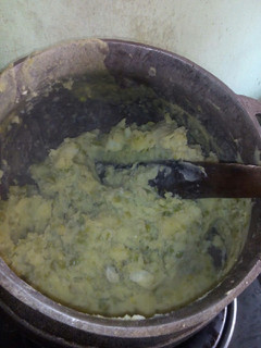 A picture of Irio (mashed potatoes and peas).