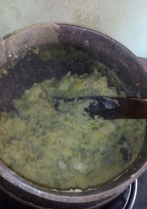 A picture of Irio (mashed potatoes and peas).