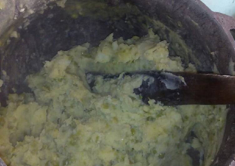 Step-by-Step Guide to Prepare Ultimate Irio (mashed potatoes and peas)