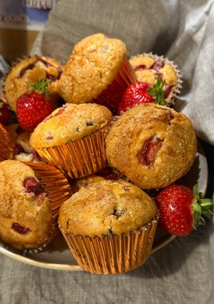 🍓🍓🍓Gluténmentes epres muffin🧁🧁🧁 – cukros karamellréteggel🍭🍬🍓🧁 recept fotója