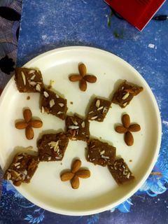સુખડી (Sukhdi Recipe In Gujarati) રેસીપી મુખ્ય ફોટો
