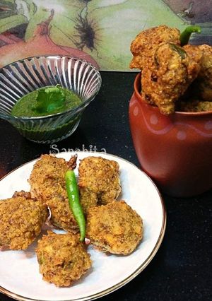 A picture of Mix Lentil Fritters /Mix Dal Mangode.