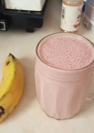 Una foto de Licuado de banana y fresa
