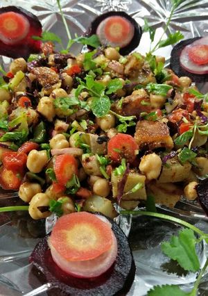 A picture of Healthy kabuli chana salad.