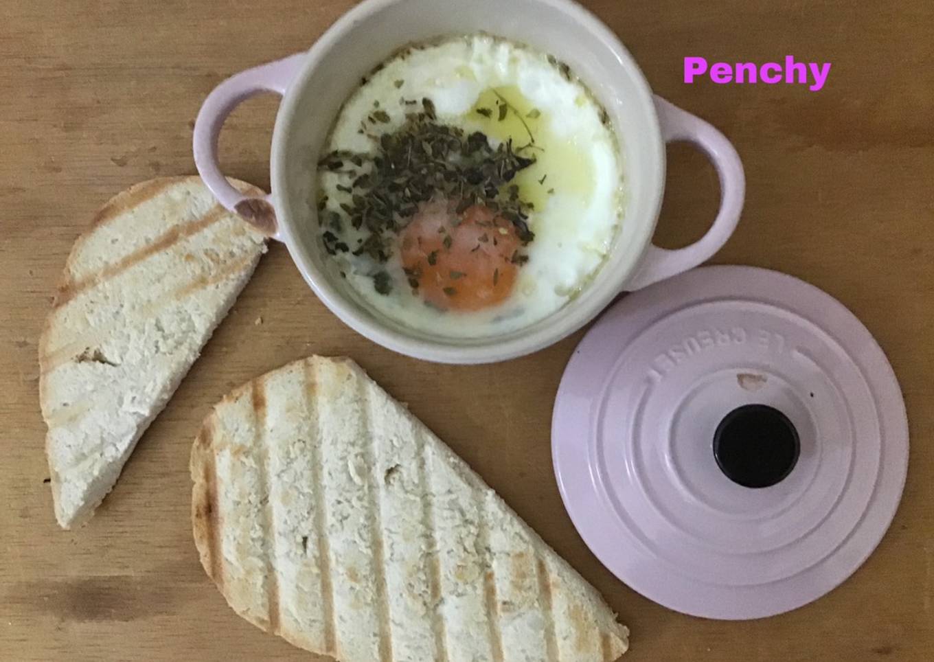 Huevo con queso Edam en mini cocotte