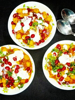 आलू टिक्की छोले चाट (Aloo tikki chole chaat recipe in hindi) रेसिपी मुख्य फोटो