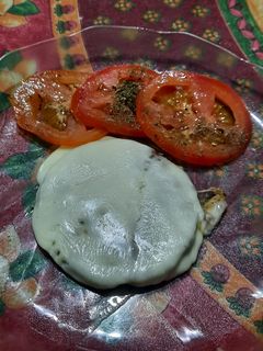 Una foto de Hamburguesa al plato o en sándwich