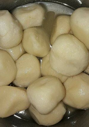 A picture of Rasgullas.